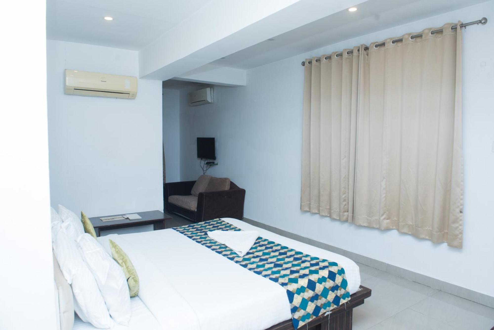 Hotel Balaji Central Ratlām Екстериор снимка
