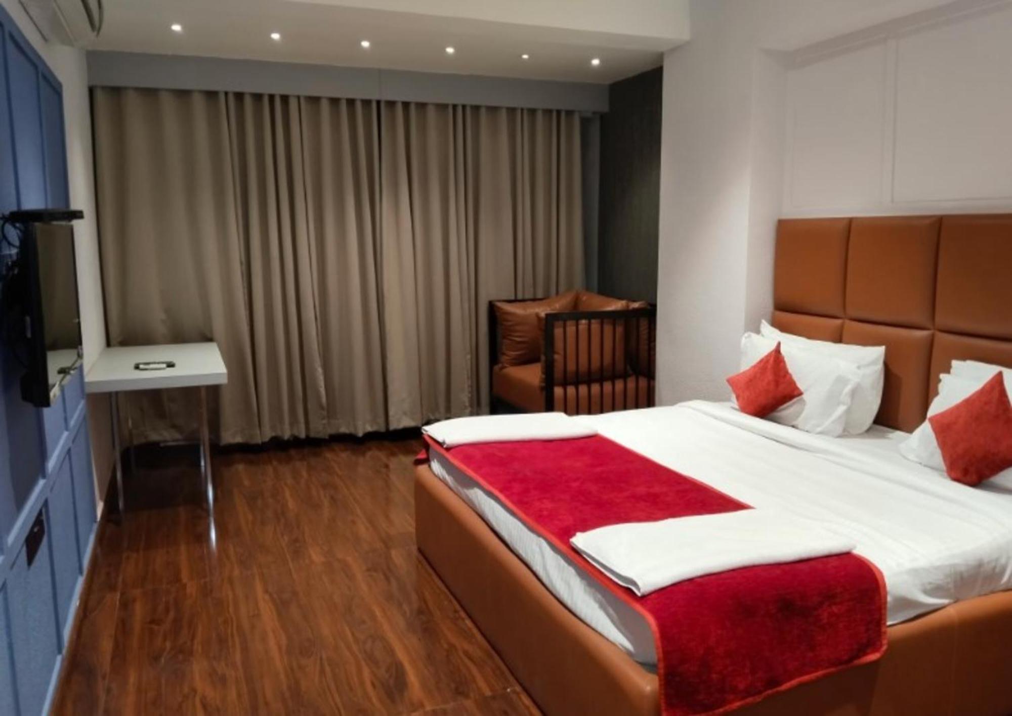 Hotel Balaji Central Ratlām Екстериор снимка