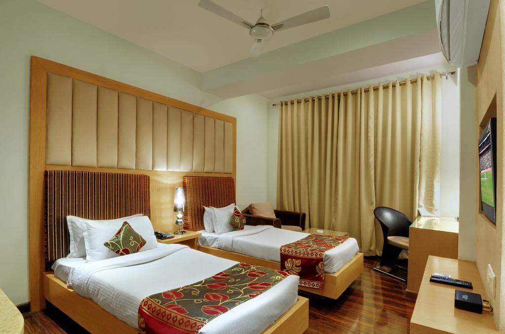 Hotel Balaji Central Ratlām Стая снимка