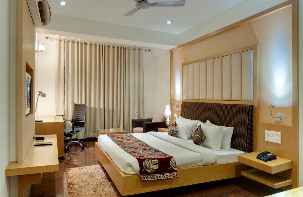 Hotel Balaji Central Ratlām Стая снимка