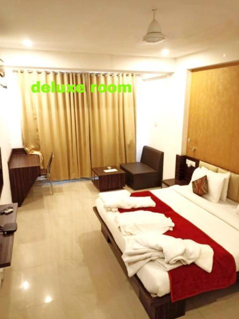 Hotel Balaji Central Ratlām Стая снимка