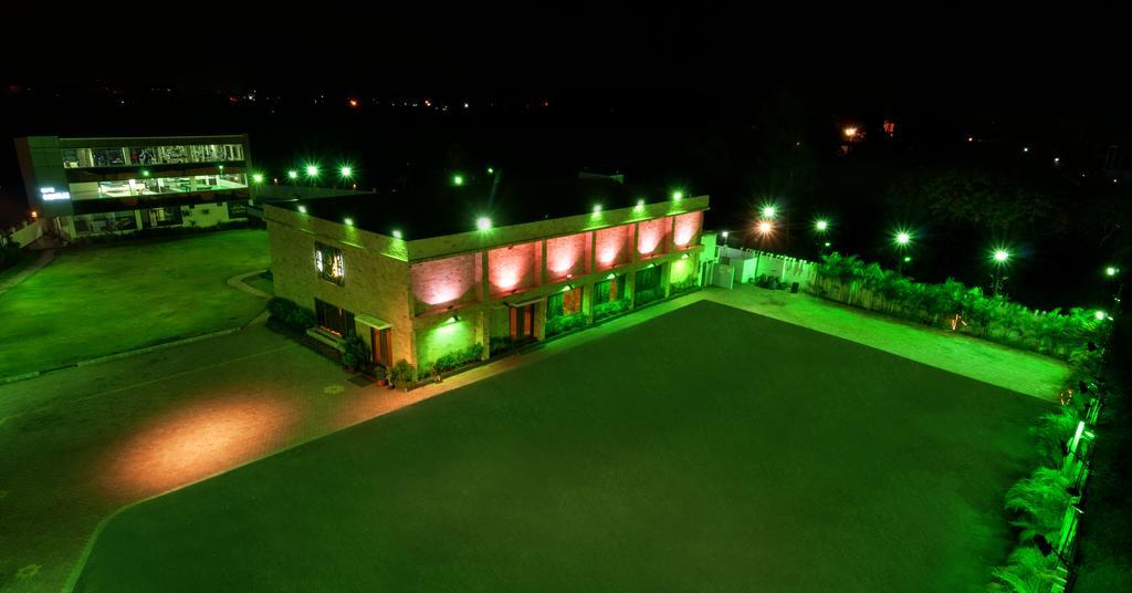 Hotel Balaji Central Ratlām Екстериор снимка
