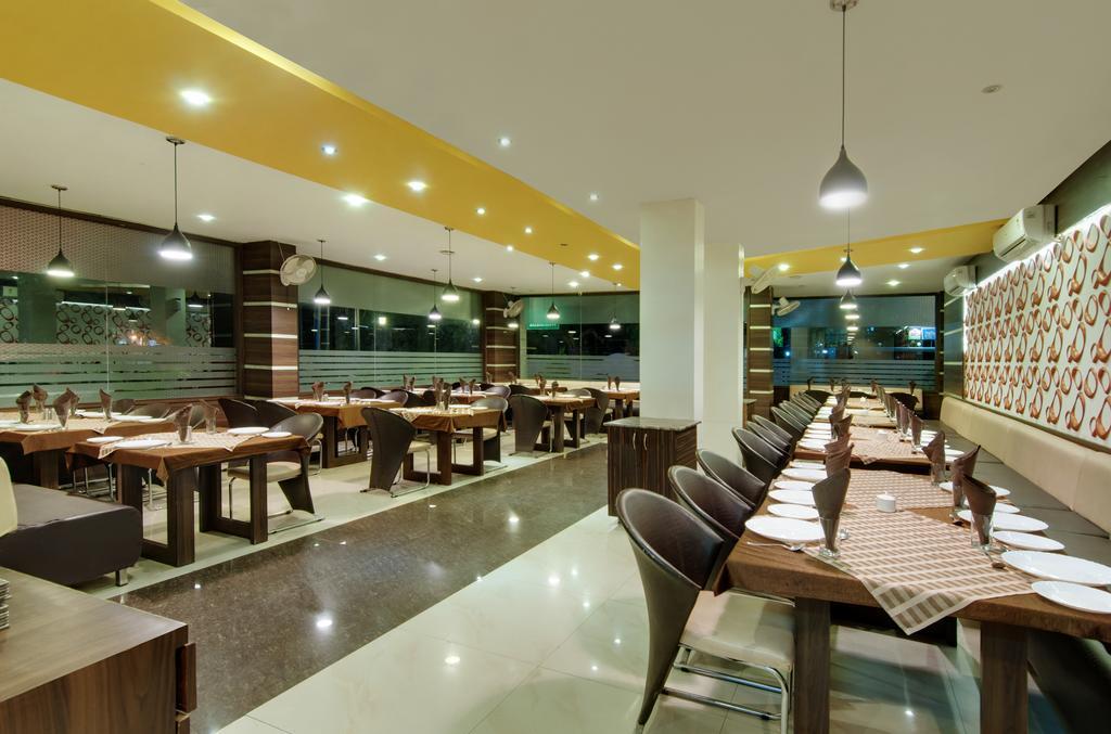 Hotel Balaji Central Ratlām Екстериор снимка